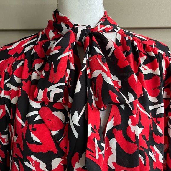•The Limited• Abstract Popover Blouse with Bow - Size 3X - Picture 3 of 8